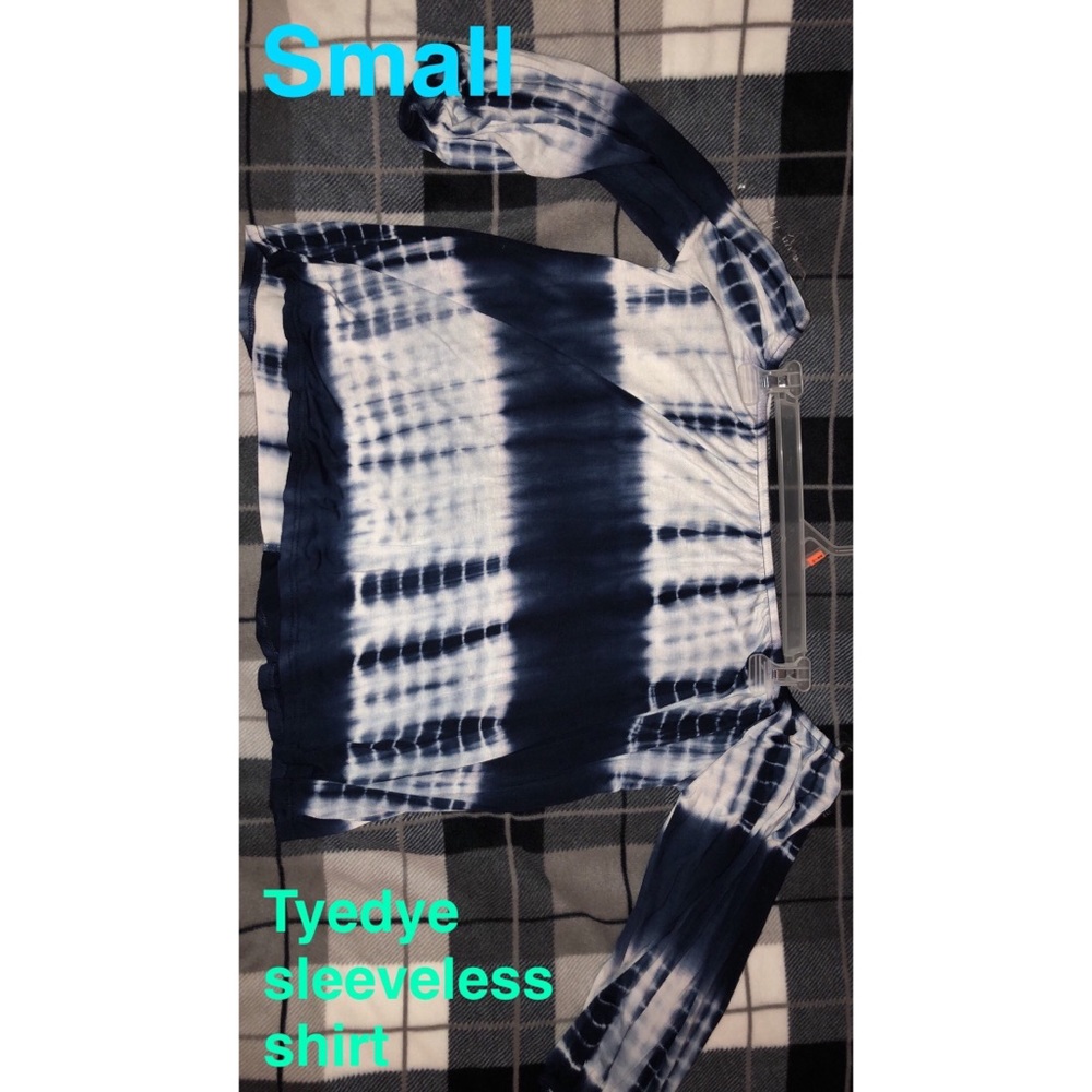 Sleeveless shirt